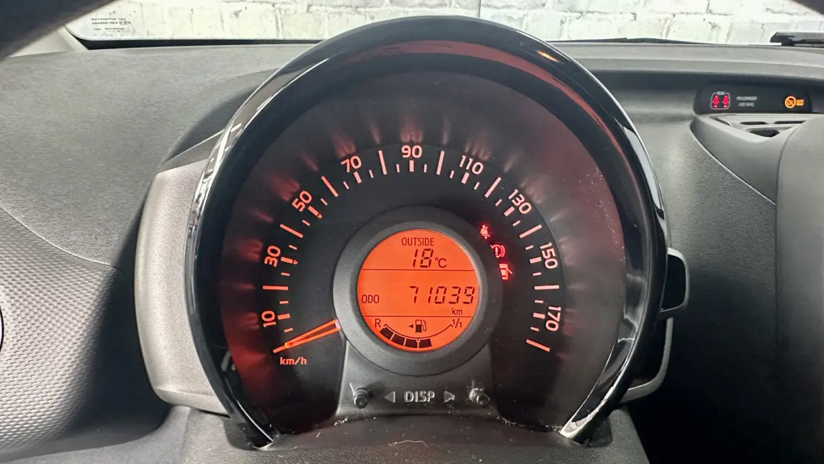 1.0 VVT-i x-fun / Airco / Cruise