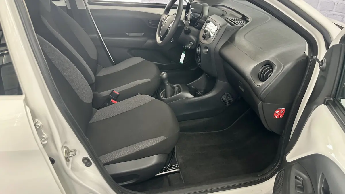 1.0 VVT-i x-fun / Airco / Cruise