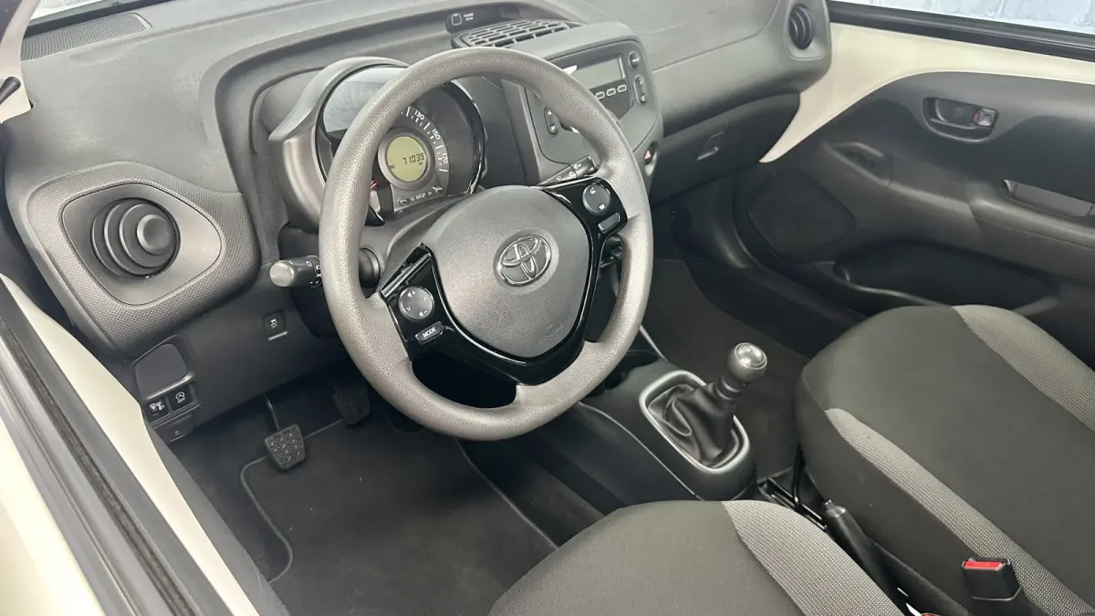 1.0 VVT-i x-fun / Airco / Cruise