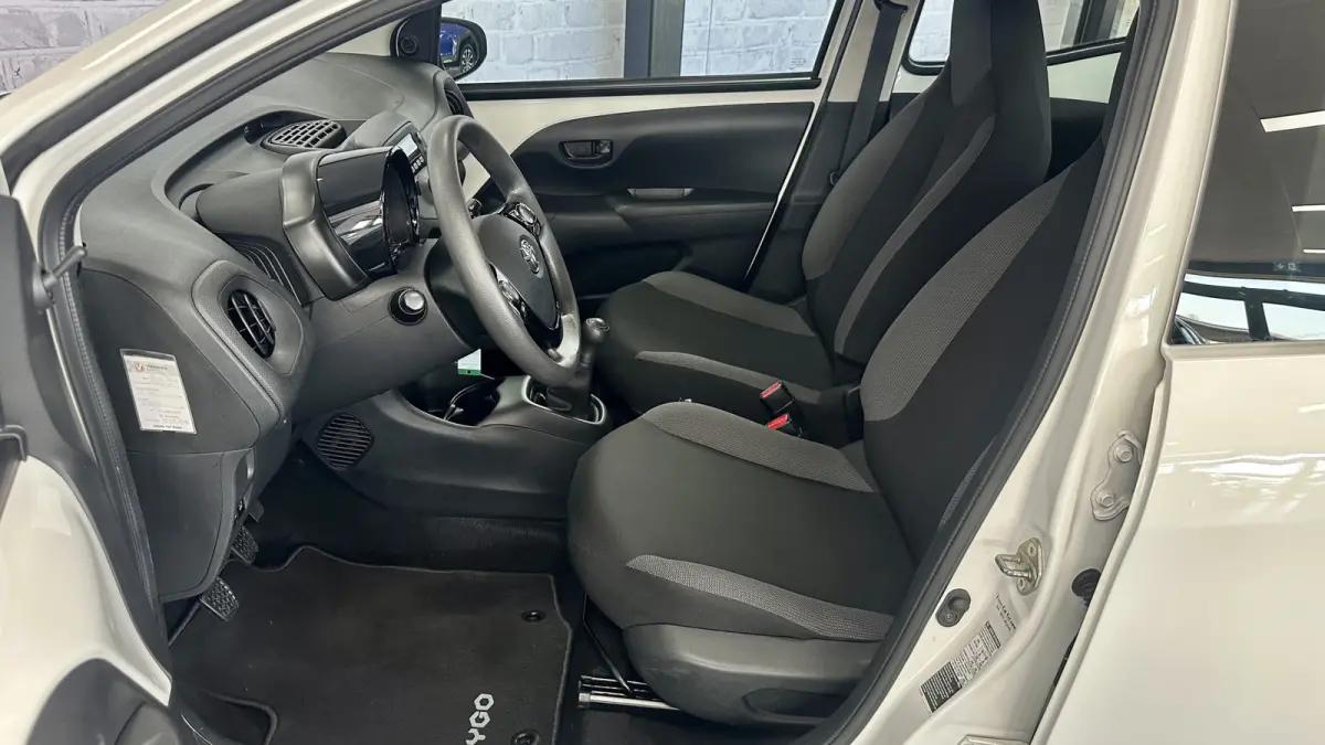 1.0 VVT-i x-fun / Airco / Cruise