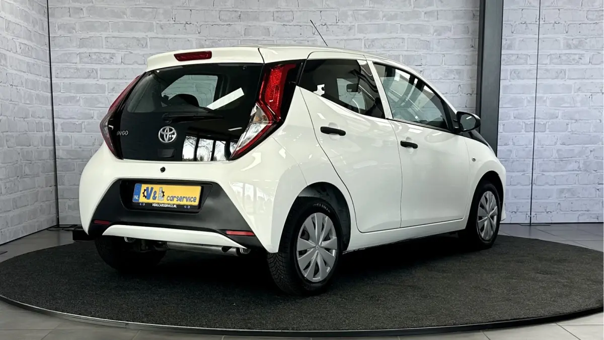 1.0 VVT-i x-fun / Airco / Cruise