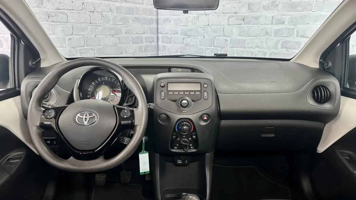 1.0 VVT-i x-fun / Airco / Cruise