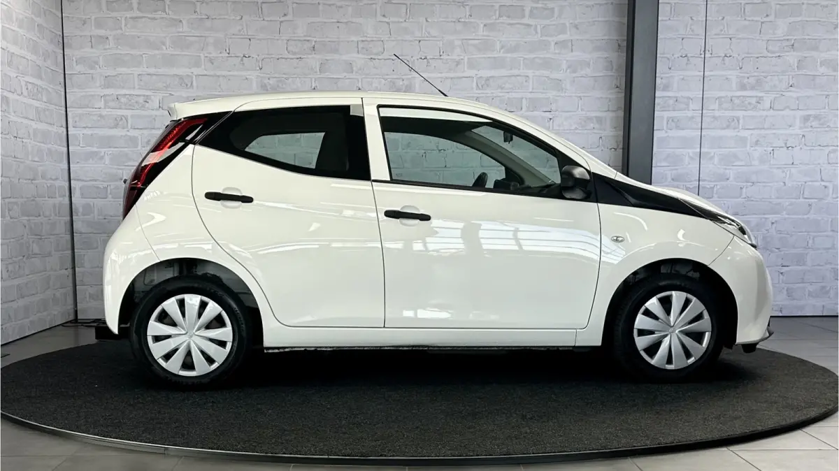 1.0 VVT-i x-fun / Airco / Cruise