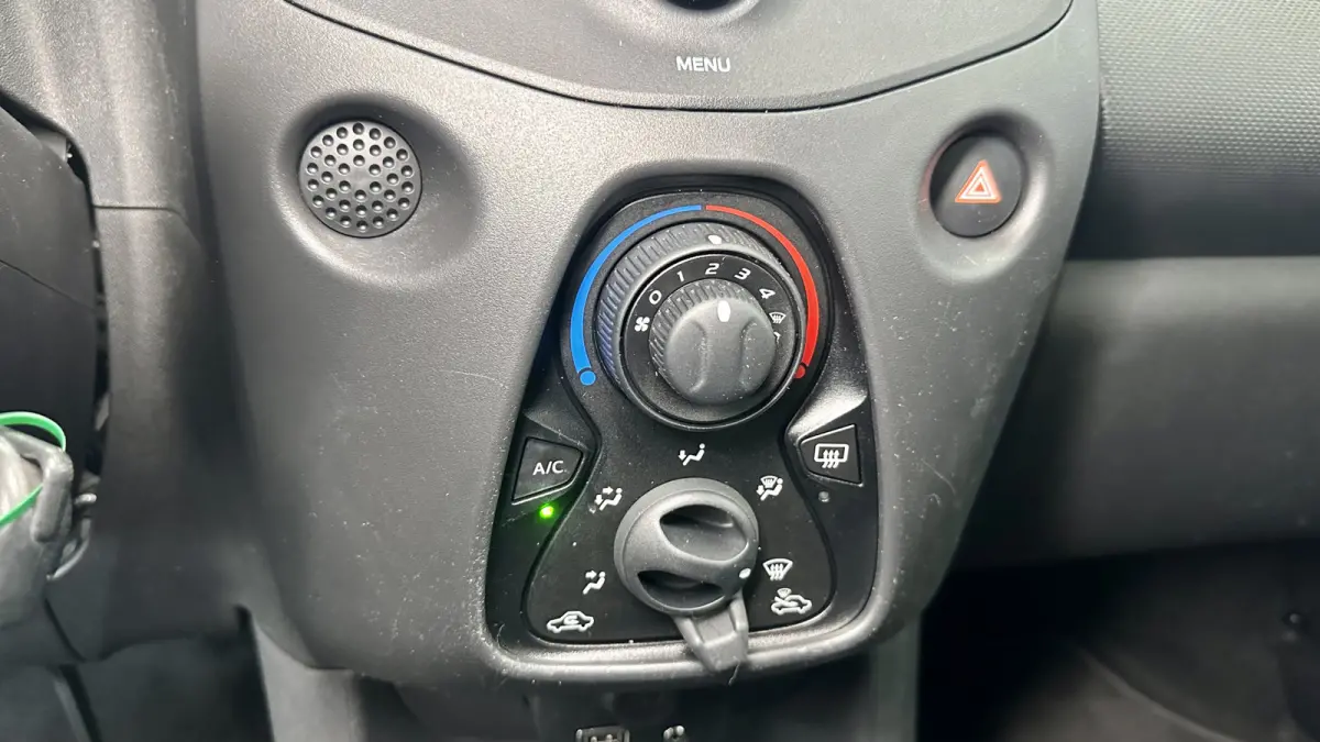 1.0 VVT-i x-fun / Airco / Cruise