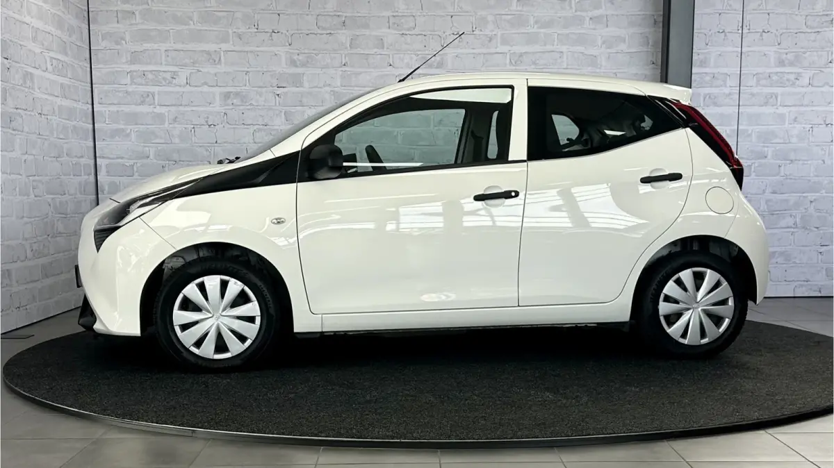 1.0 VVT-i x-fun / Airco / Cruise