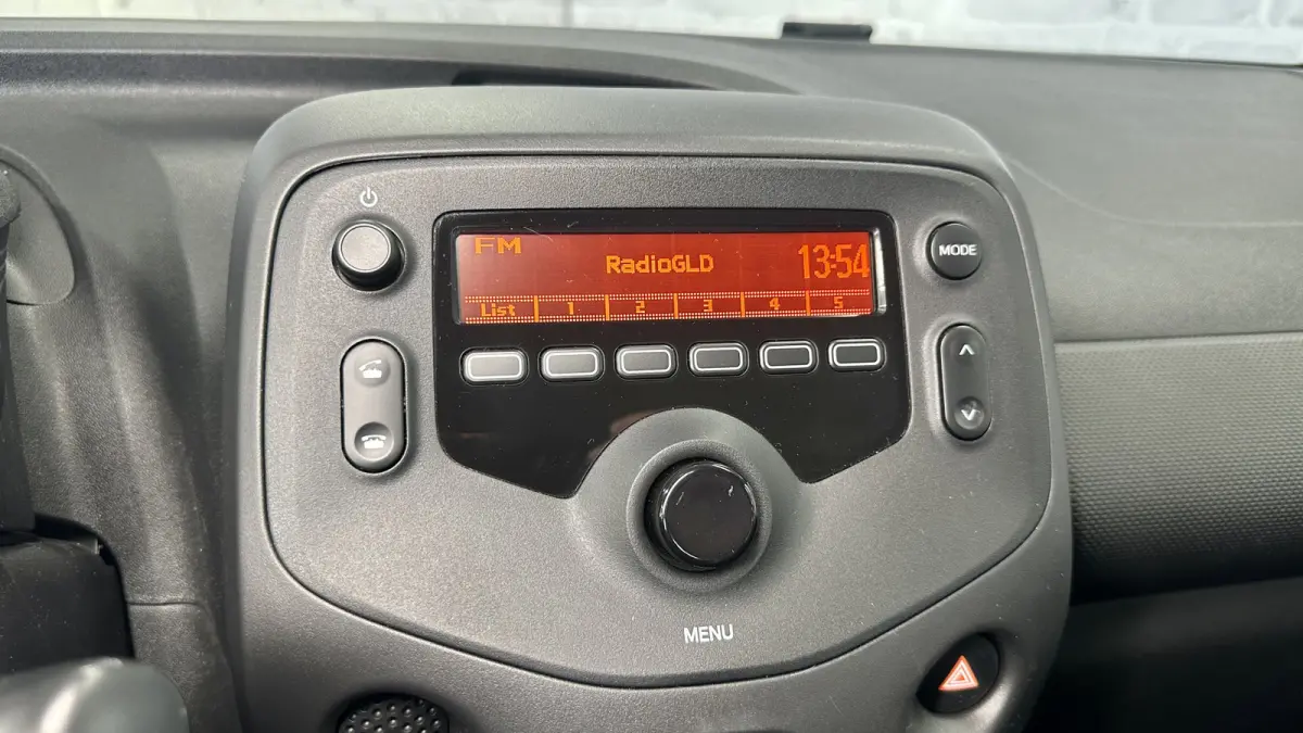 1.0 VVT-i x-fun / Airco / Cruise