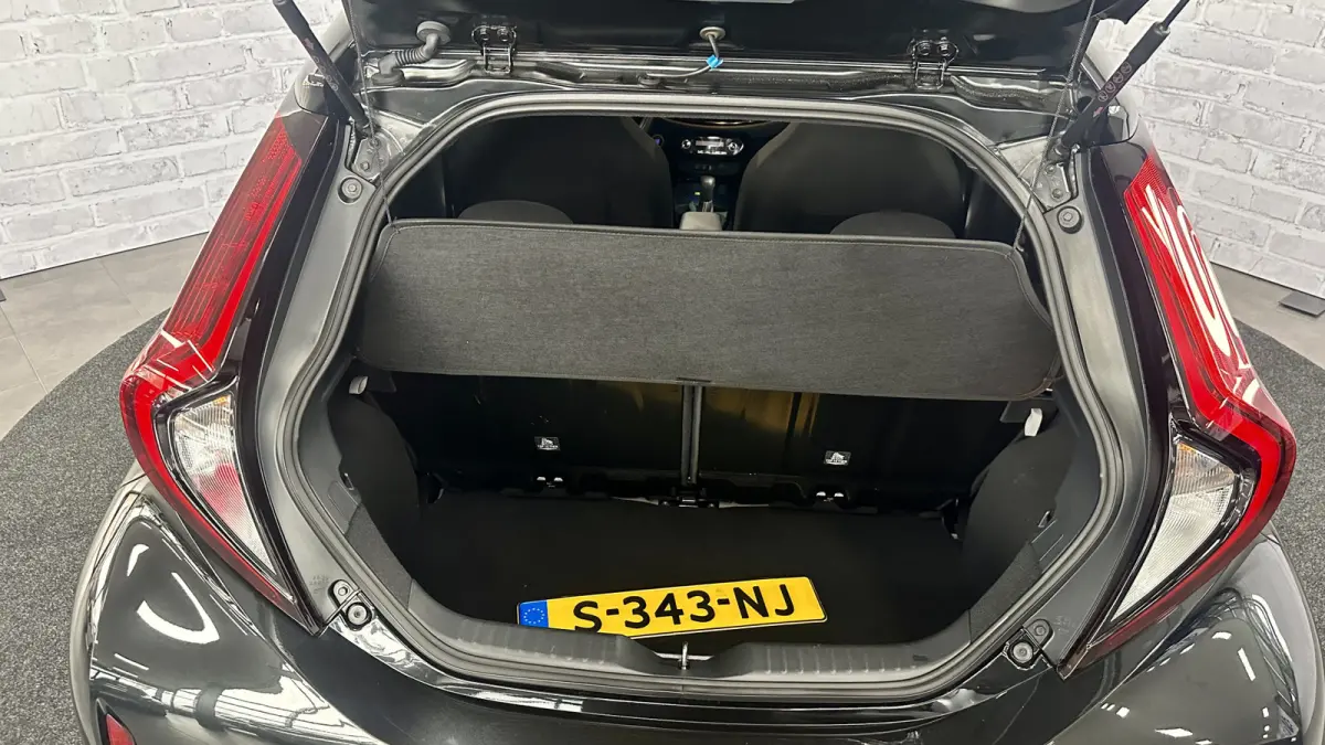 1.0 VVT-i S-CVT Envy / BiTone / Stoelver. / Carplay / Keyless
