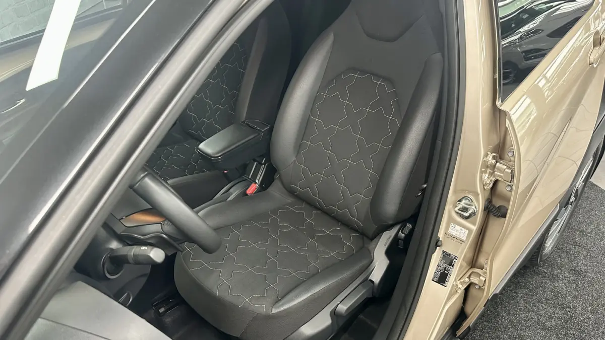 1.0 VVT-i S-CVT Envy / BiTone / Stoelver. / Carplay / Keyless