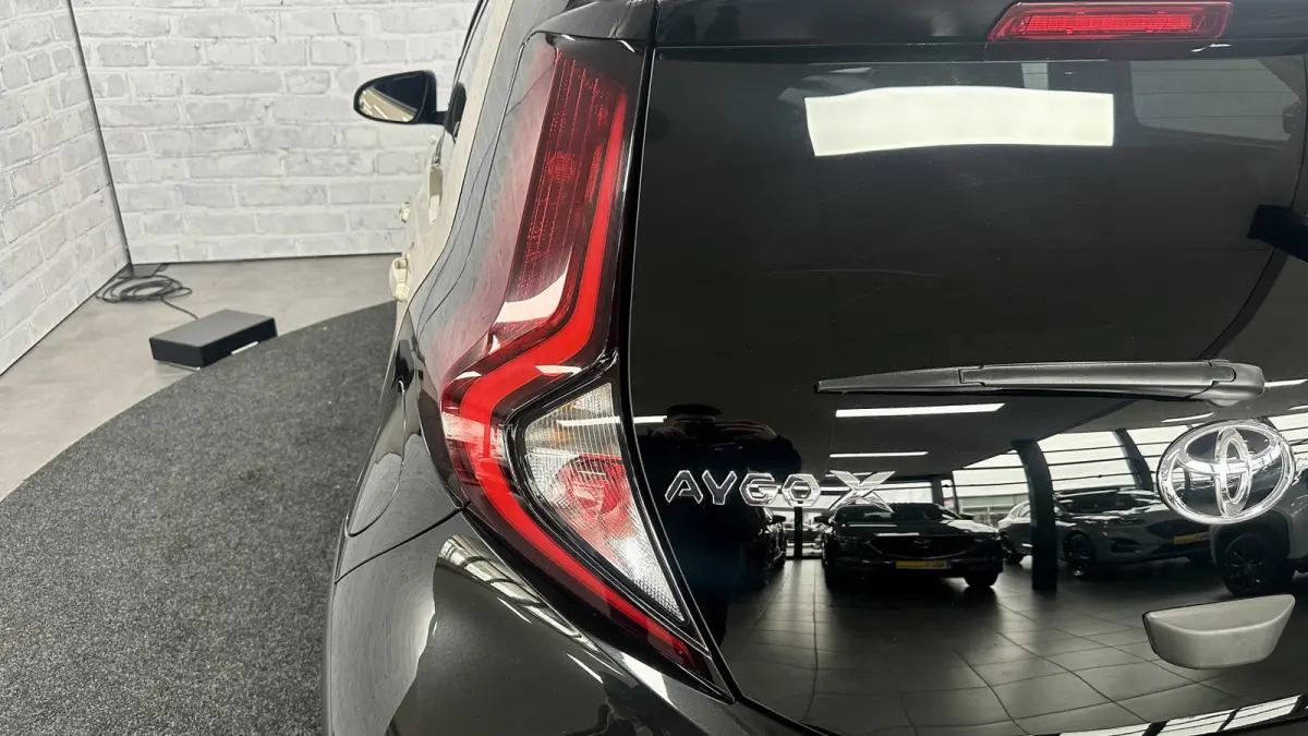 1.0 VVT-i S-CVT Envy / BiTone / Stoelver. / Carplay / Keyless