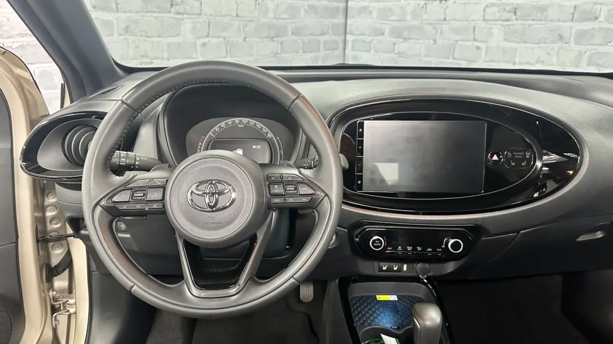 1.0 VVT-i S-CVT Envy / BiTone / Stoelver. / Carplay / Keyless