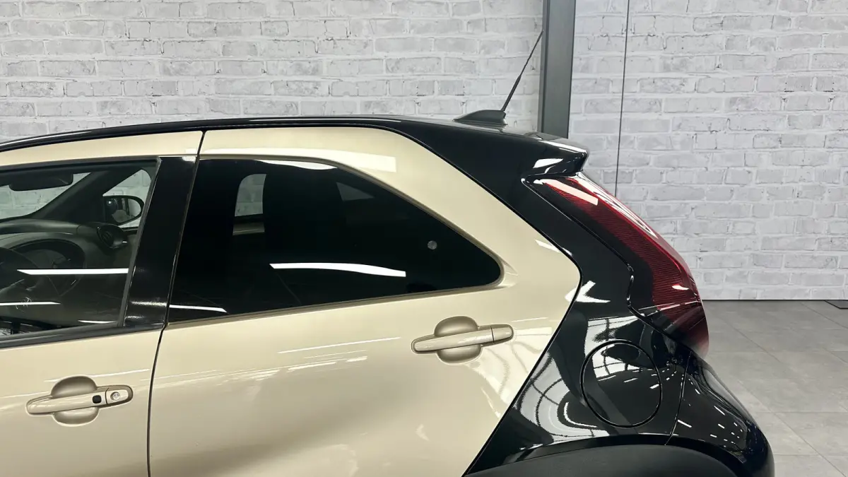 1.0 VVT-i S-CVT Envy / BiTone / Stoelver. / Carplay / Keyless