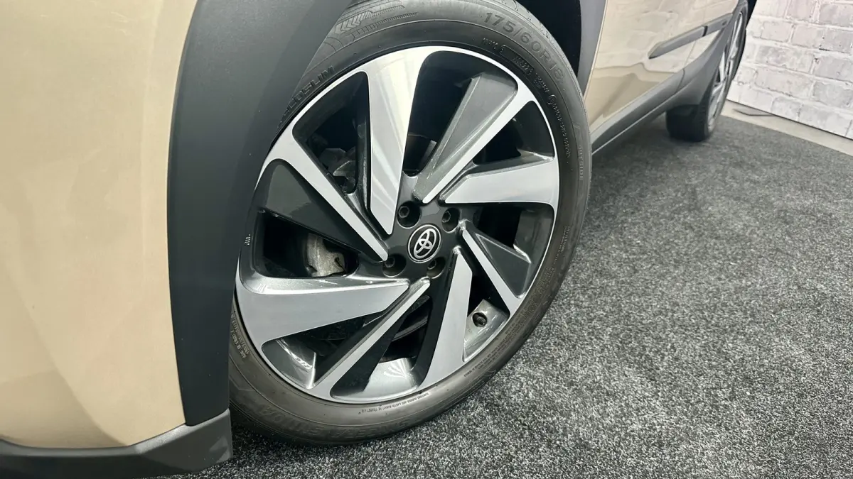 1.0 VVT-i S-CVT Envy / BiTone / Stoelver. / Carplay / Keyless