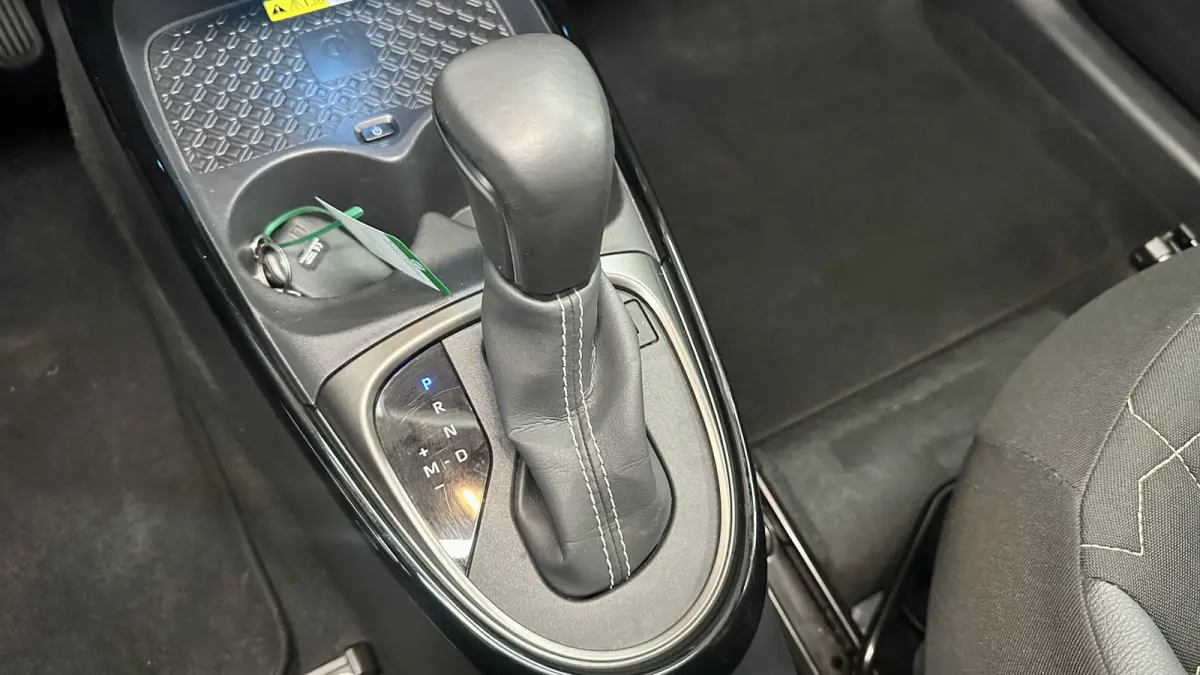 1.0 VVT-i S-CVT Envy / BiTone / Stoelver. / Carplay / Keyless