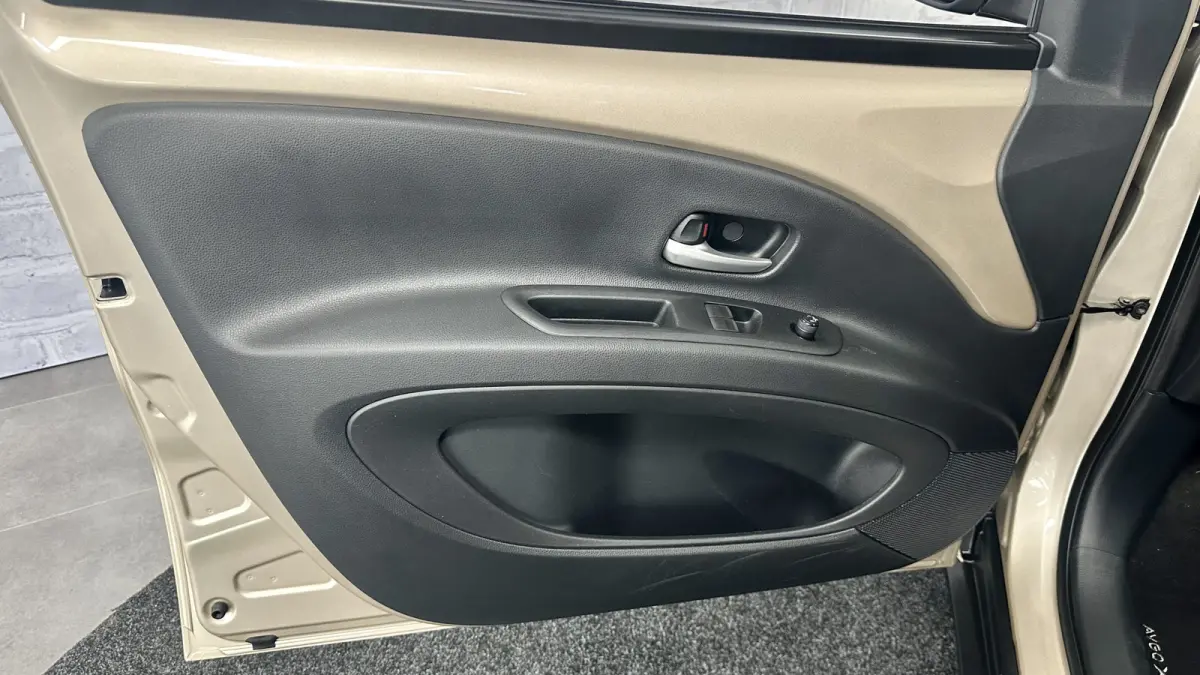 1.0 VVT-i S-CVT Envy / BiTone / Stoelver. / Carplay / Keyless