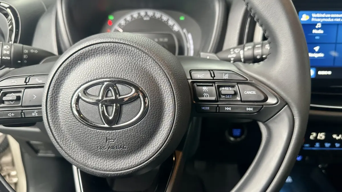 1.0 VVT-i S-CVT Envy / BiTone / Stoelver. / Carplay / Keyless