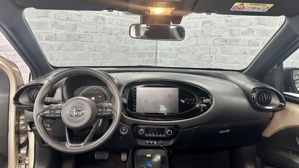 1.0 VVT-i S-CVT Envy / BiTone / Stoelver. / Carplay / Keyless