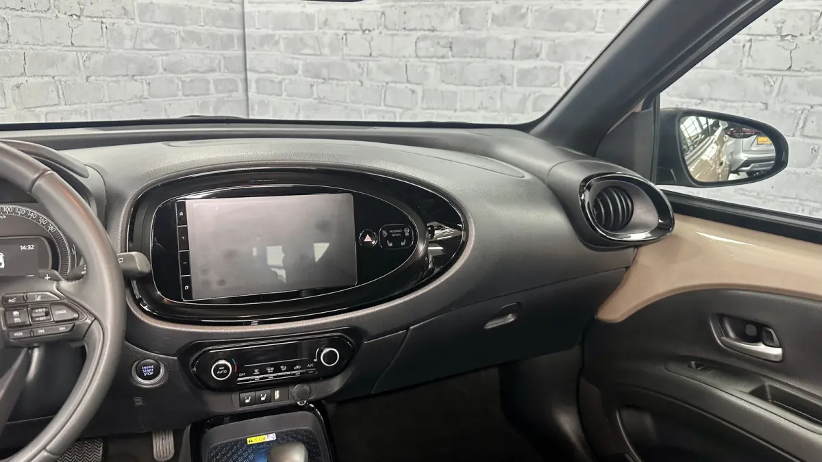 1.0 VVT-i S-CVT Envy / BiTone / Stoelver. / Carplay / Keyless