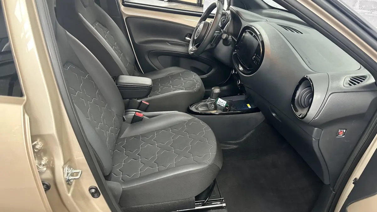 1.0 VVT-i S-CVT Envy / BiTone / Stoelver. / Carplay / Keyless