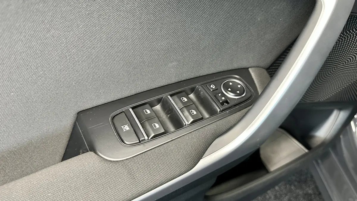 1.0 T-GDi DynamicLine / Carplay / ACC / Camera