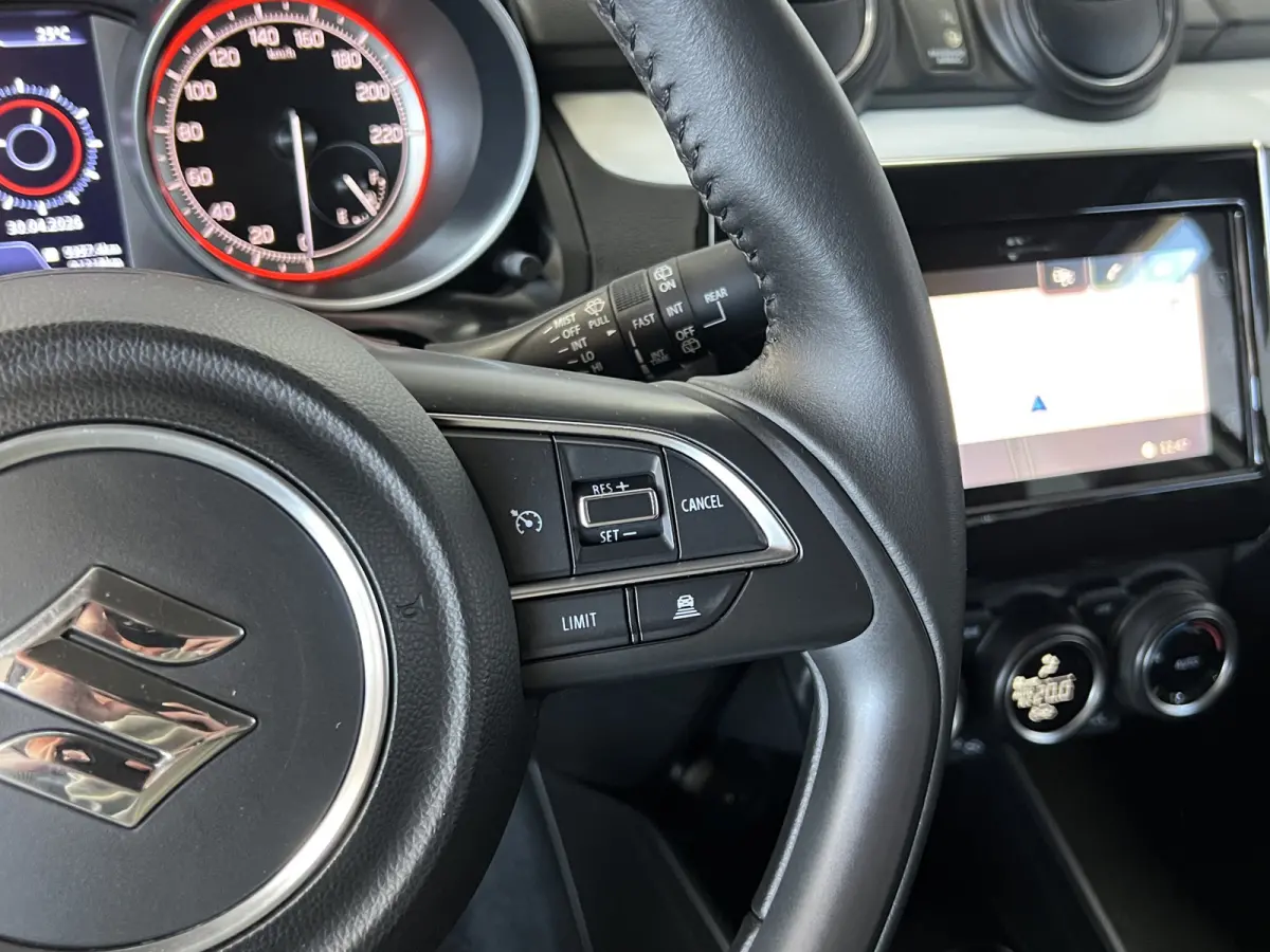 1.0 Style Smart Hybrid Sportline Carplay Stoelverwarming Navigatie Keyless