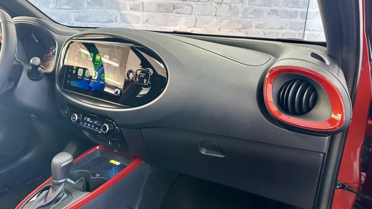 1.0 VVT-i S-CVT Envy / Cabrio / Carplay / Cruise control