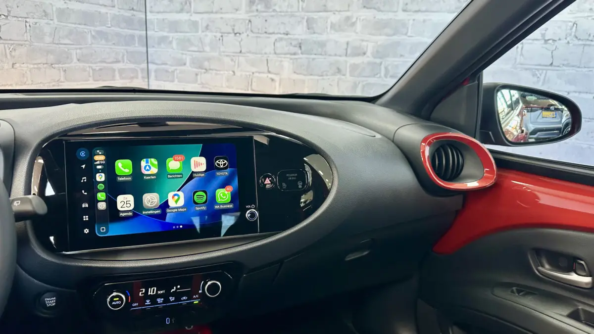 1.0 VVT-i S-CVT Envy / Cabrio / Carplay / Cruise control