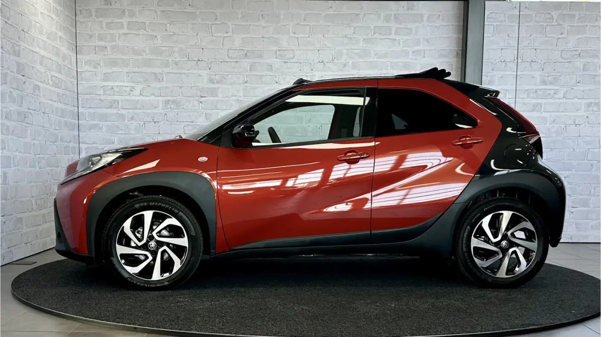1.0 VVT-i S-CVT Envy / Cabrio / Carplay / Cruise control