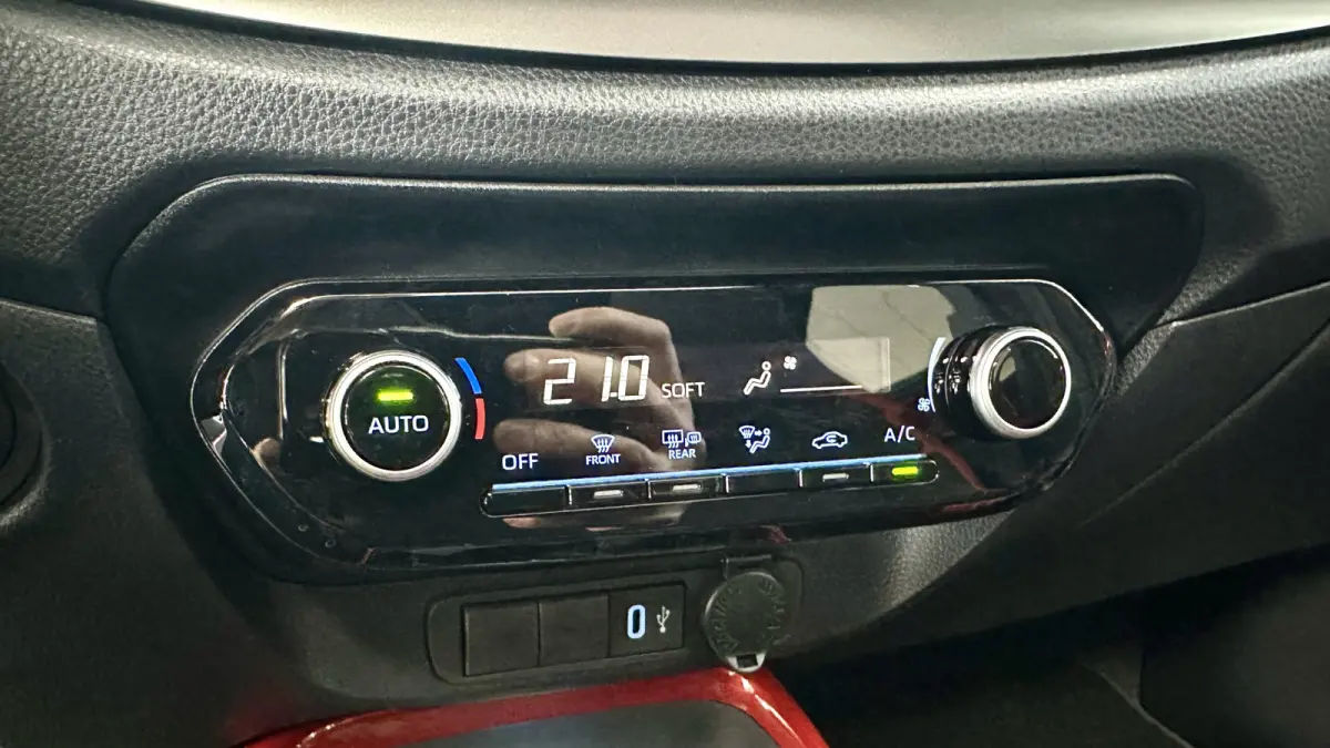 1.0 VVT-i S-CVT Envy / Cabrio / Carplay / Cruise control