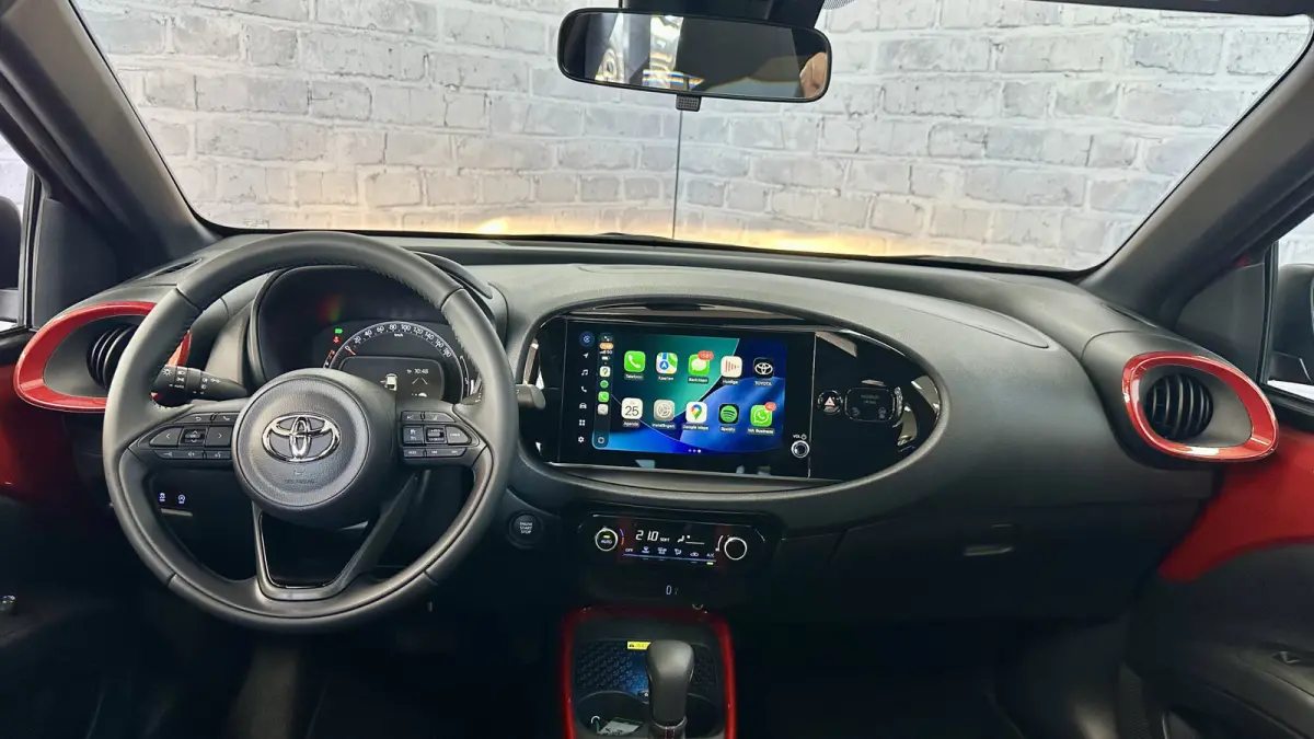 1.0 VVT-i S-CVT Envy / Cabrio / Carplay / Cruise control