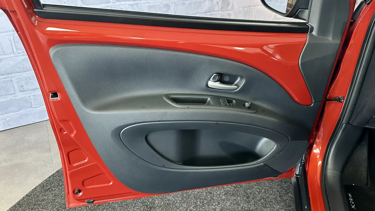 1.0 VVT-i S-CVT Envy / Cabrio / Carplay / Cruise control