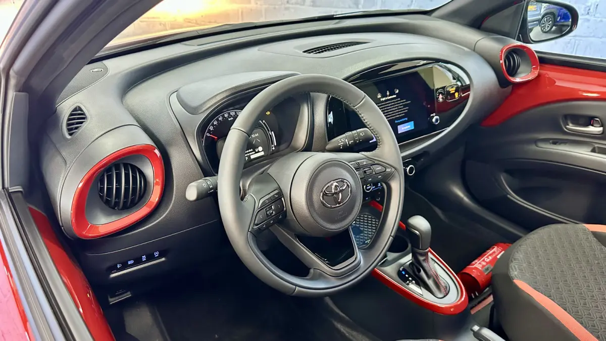 1.0 VVT-i S-CVT Envy / Cabrio / Carplay / Cruise control