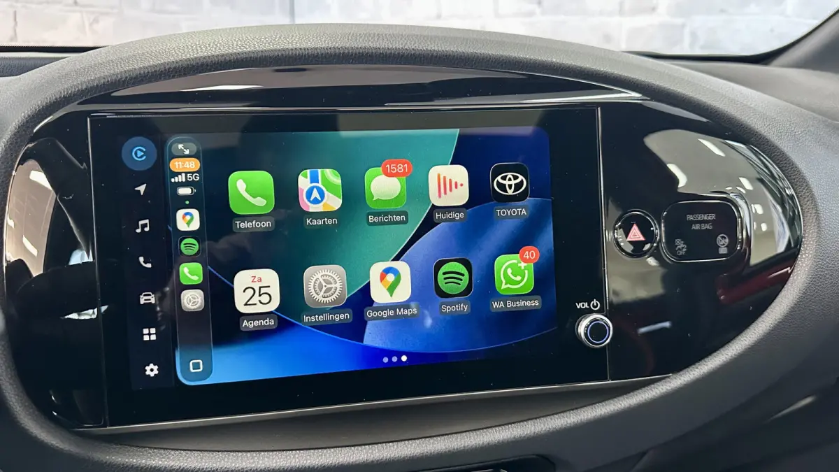 1.0 VVT-i S-CVT Envy / Cabrio / Carplay / Cruise control