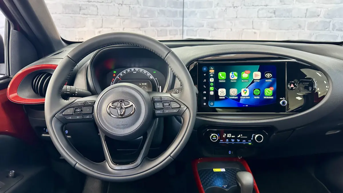 1.0 VVT-i S-CVT Envy / Cabrio / Carplay / Cruise control