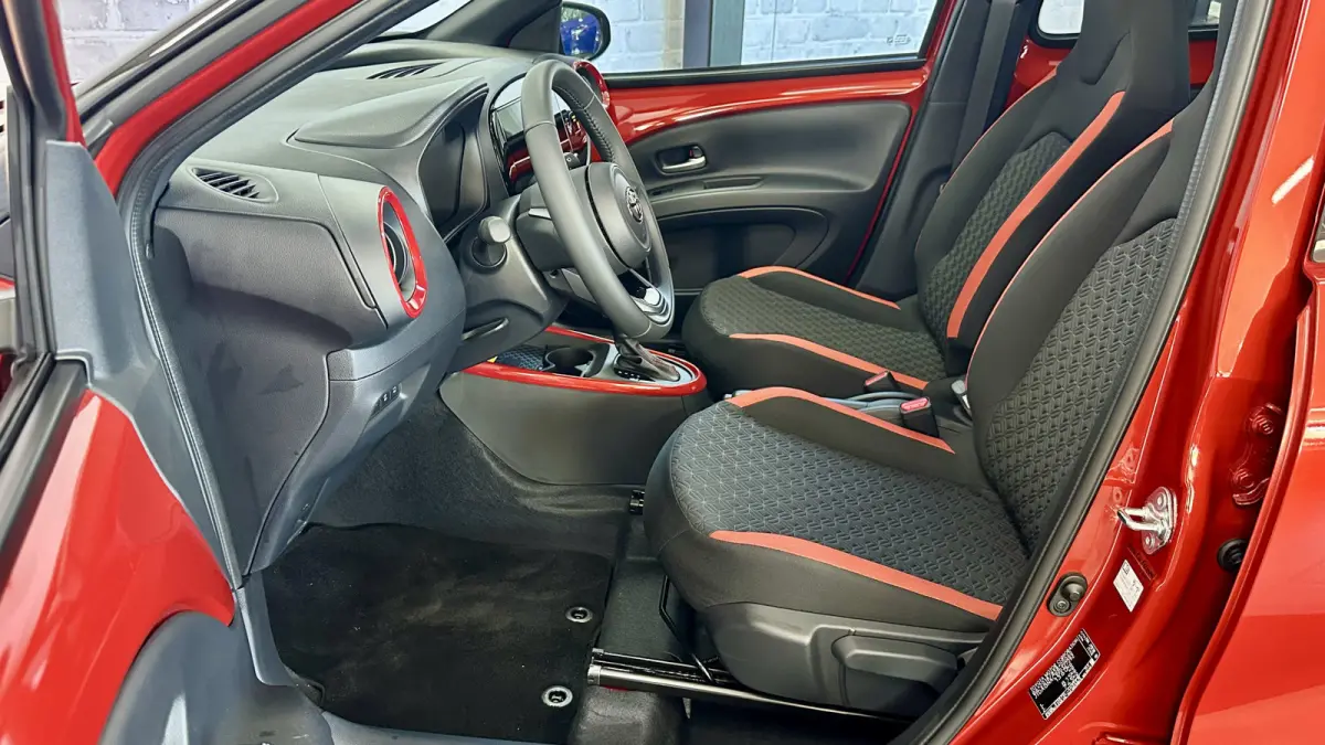 1.0 VVT-i S-CVT Envy / Cabrio / Carplay / Cruise control