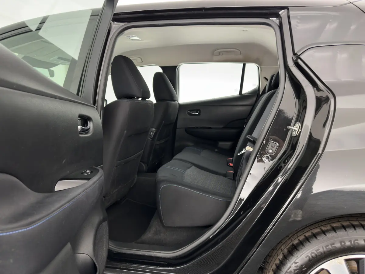 N-Connecta 40 kWh (INCL-BTW) Aut. *HEATPUMP | NAVI-FULLMAP | TOPVIEW | KEYLESS | BLINDSPOT |  DIGI-COCKPIT | HEATED-COMFORTSEATS | DAB | PRIVACYGLASS | ECC | ADAPTIVE-CRUISE | PDC | CARPLAY 