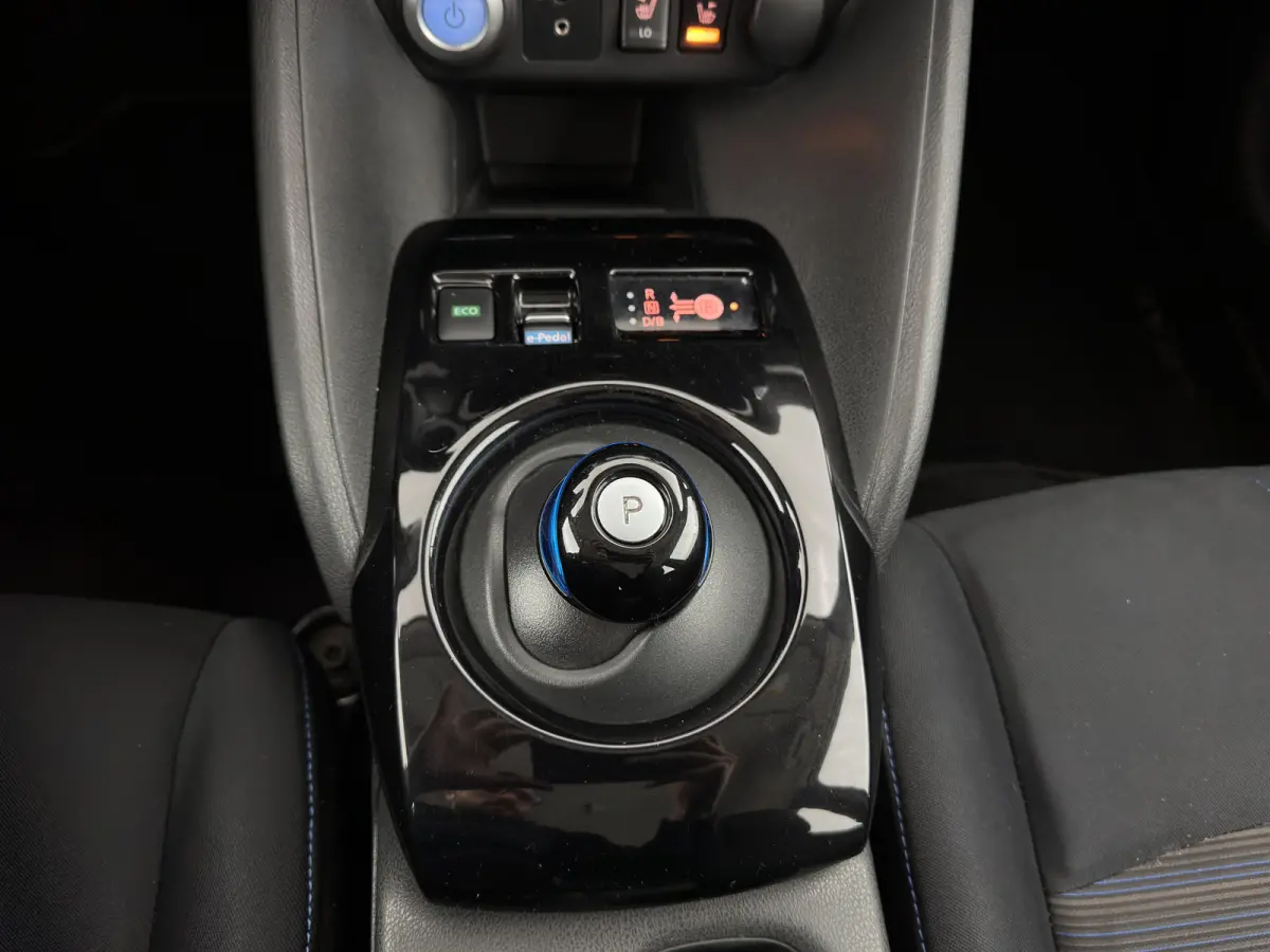N-Connecta 40 kWh (INCL-BTW) Aut. *HEATPUMP | NAVI-FULLMAP | TOPVIEW | KEYLESS | BLINDSPOT |  DIGI-COCKPIT | HEATED-COMFORTSEATS | DAB | PRIVACYGLASS | ECC | ADAPTIVE-CRUISE | PDC | CARPLAY 