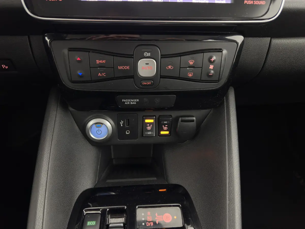N-Connecta 40 kWh (INCL-BTW) Aut. *HEATPUMP | NAVI-FULLMAP | TOPVIEW | KEYLESS | BLINDSPOT |  DIGI-COCKPIT | HEATED-COMFORTSEATS | DAB | PRIVACYGLASS | ECC | ADAPTIVE-CRUISE | PDC | CARPLAY 