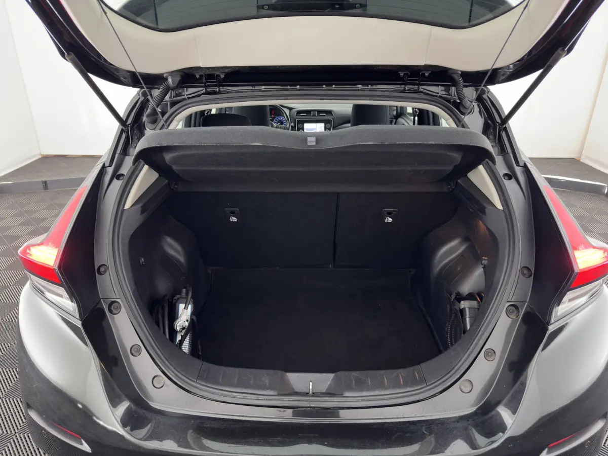 N-Connecta 40 kWh (INCL-BTW) Aut. *HEATPUMP | NAVI-FULLMAP | TOPVIEW | KEYLESS | BLINDSPOT |  DIGI-COCKPIT | HEATED-COMFORTSEATS | DAB | PRIVACYGLASS | ECC | ADAPTIVE-CRUISE | PDC | CARPLAY 