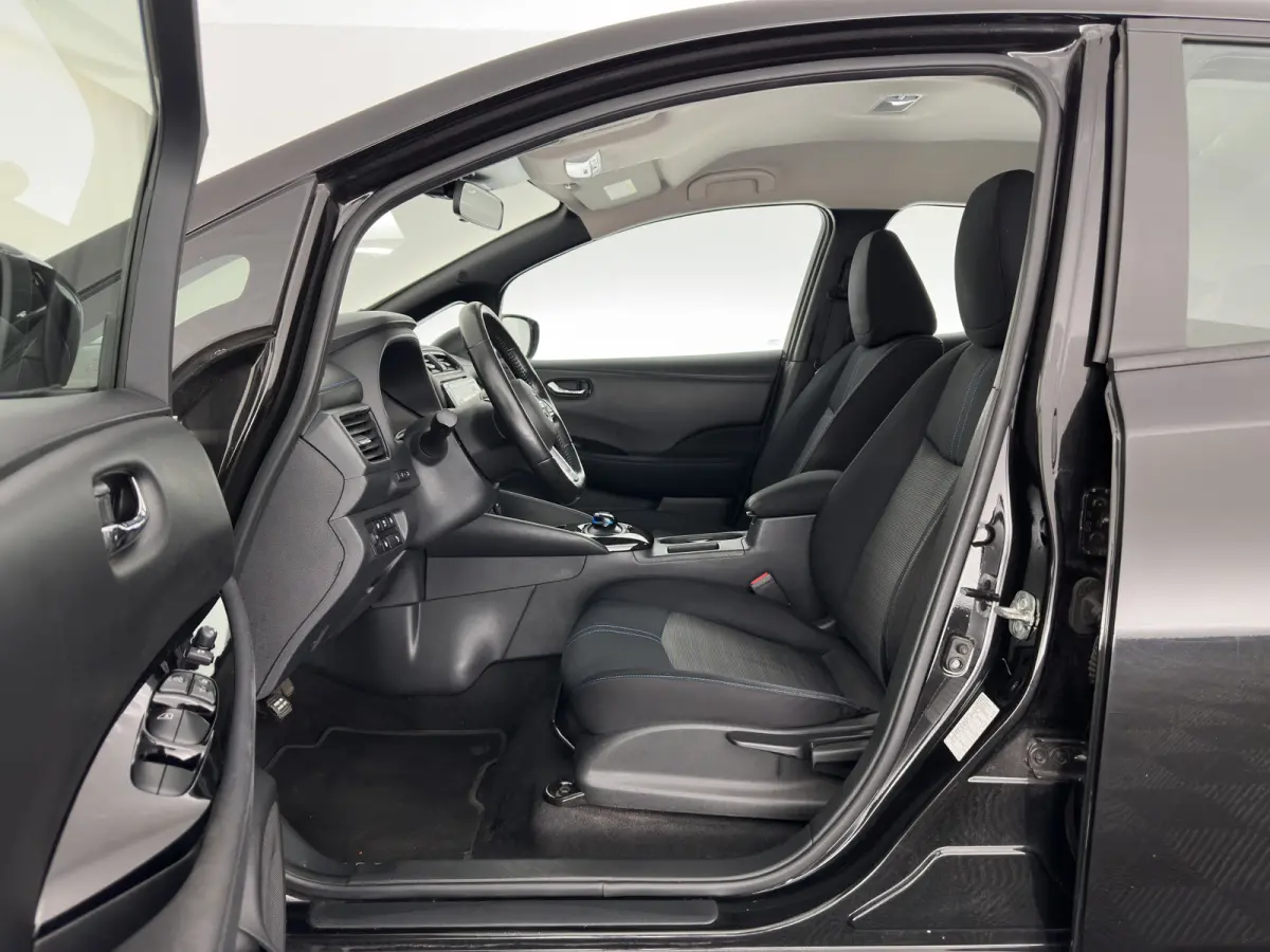 N-Connecta 40 kWh (INCL-BTW) Aut. *HEATPUMP | NAVI-FULLMAP | TOPVIEW | KEYLESS | BLINDSPOT |  DIGI-COCKPIT | HEATED-COMFORTSEATS | DAB | PRIVACYGLASS | ECC | ADAPTIVE-CRUISE | PDC | CARPLAY 