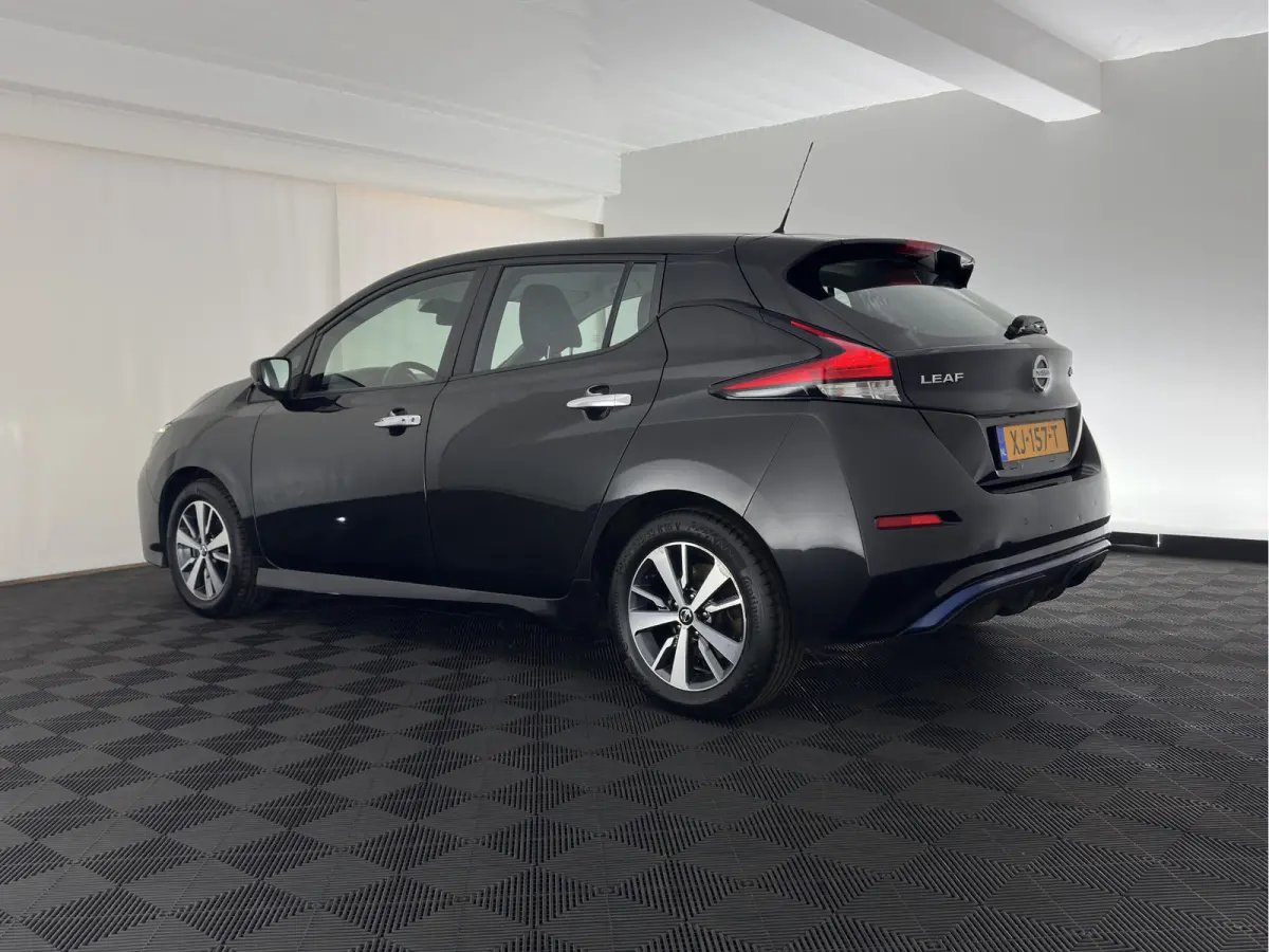 N-Connecta 40 kWh (INCL-BTW) Aut. *HEATPUMP | NAVI-FULLMAP | TOPVIEW | KEYLESS | BLINDSPOT |  DIGI-COCKPIT | HEATED-COMFORTSEATS | DAB | PRIVACYGLASS | ECC | ADAPTIVE-CRUISE | PDC | CARPLAY 