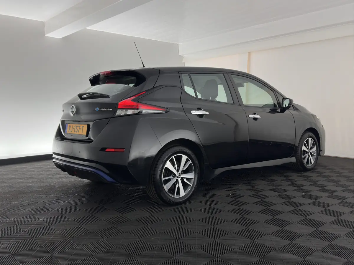 N-Connecta 40 kWh (INCL-BTW) Aut. *HEATPUMP | NAVI-FULLMAP | TOPVIEW | KEYLESS | BLINDSPOT |  DIGI-COCKPIT | HEATED-COMFORTSEATS | DAB | PRIVACYGLASS | ECC | ADAPTIVE-CRUISE | PDC | CARPLAY 