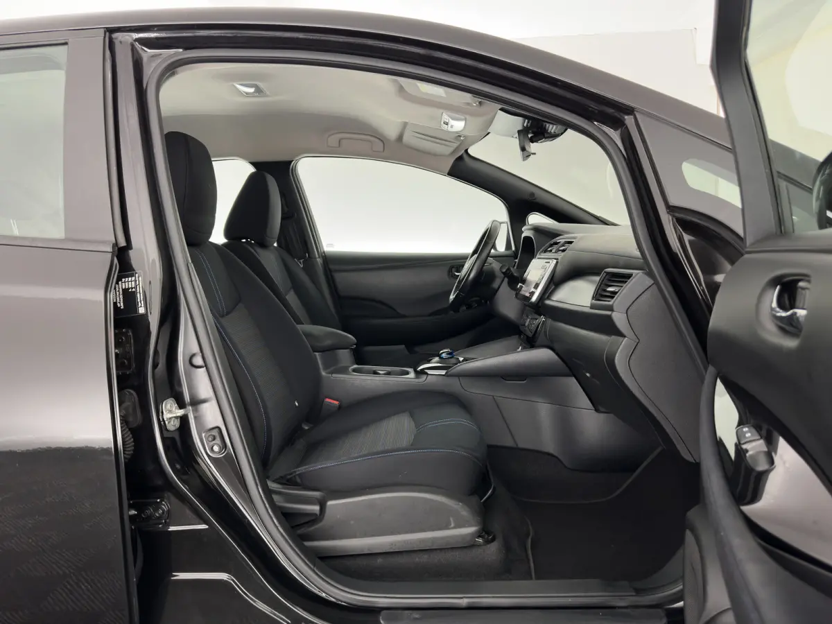 N-Connecta 40 kWh (INCL-BTW) Aut. *HEATPUMP | NAVI-FULLMAP | TOPVIEW | KEYLESS | BLINDSPOT |  DIGI-COCKPIT | HEATED-COMFORTSEATS | DAB | PRIVACYGLASS | ECC | ADAPTIVE-CRUISE | PDC | CARPLAY 