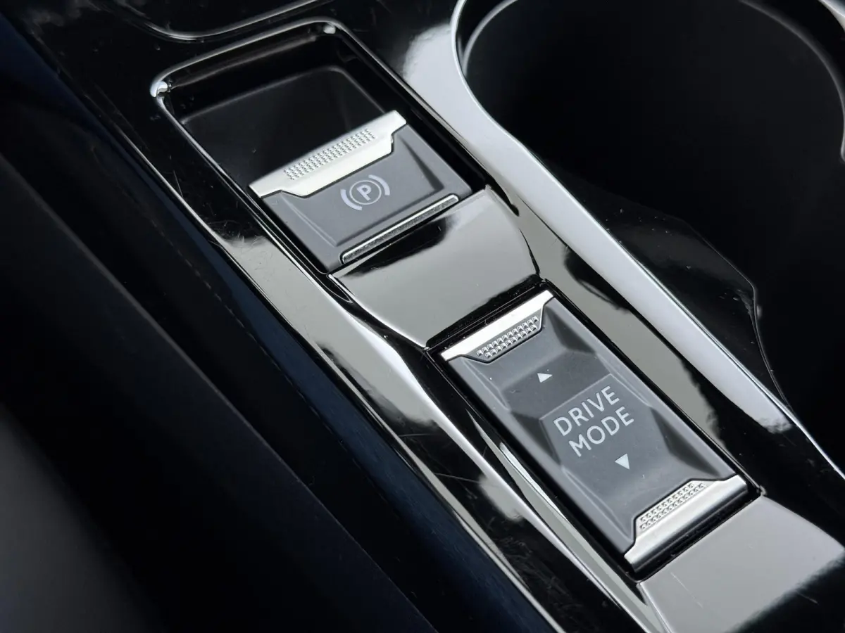 SUV Allure 145pk Hybrid Automaat | Navigatie | Camera achter | Automatische airco | Adaptieve cruisecontrol | Apple Carplay draadloos