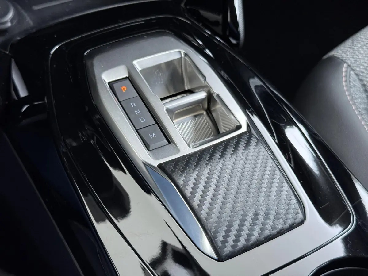 SUV Allure 145pk Hybrid Automaat | Navigatie | Camera achter | Automatische airco | Adaptieve cruisecontrol | Apple Carplay draadloos
