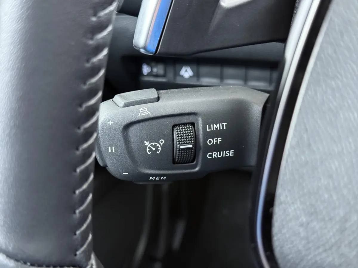 SUV Allure 145pk Hybrid Automaat | Navigatie | Camera achter | Automatische airco | Adaptieve cruisecontrol | Apple Carplay draadloos