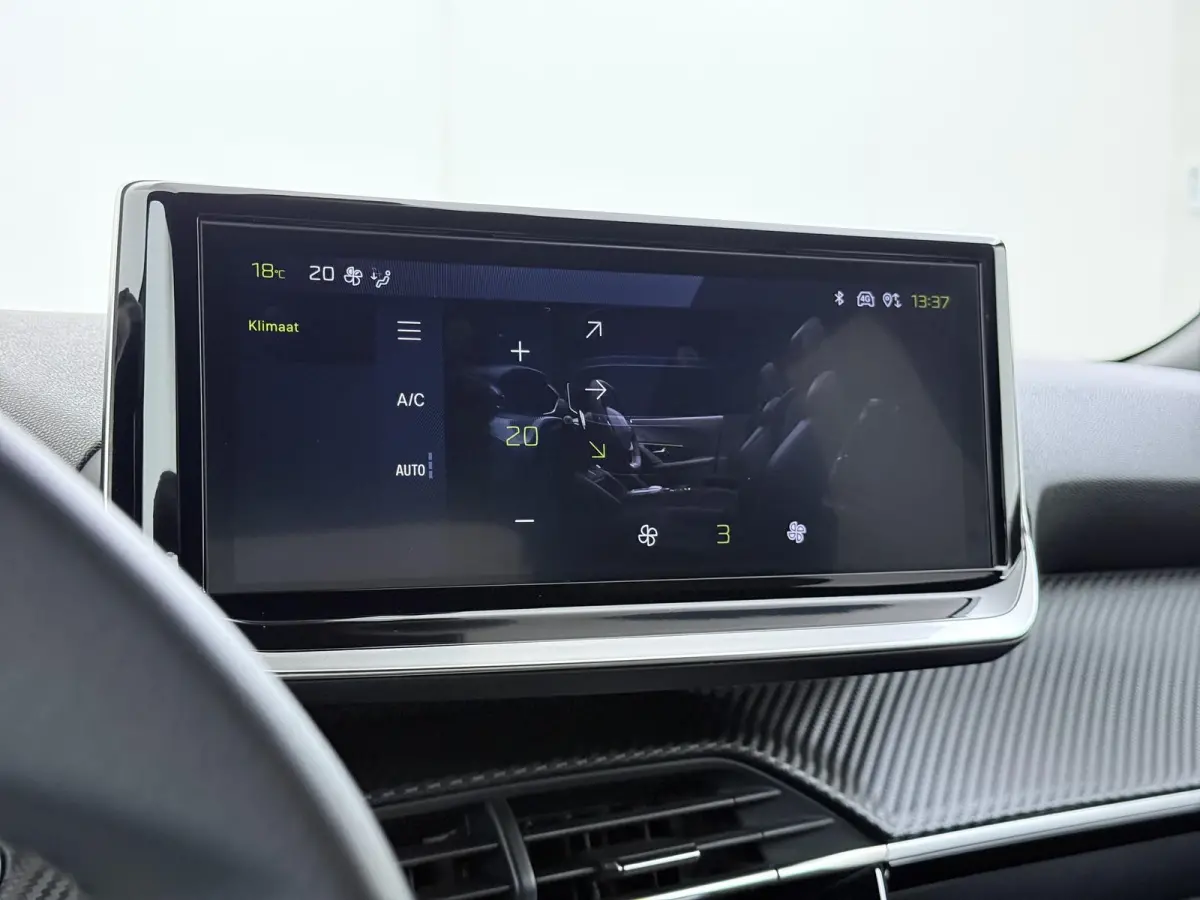 SUV Allure 145pk Hybrid Automaat | Navigatie | Camera achter | Automatische airco | Adaptieve cruisecontrol | Apple Carplay draadloos