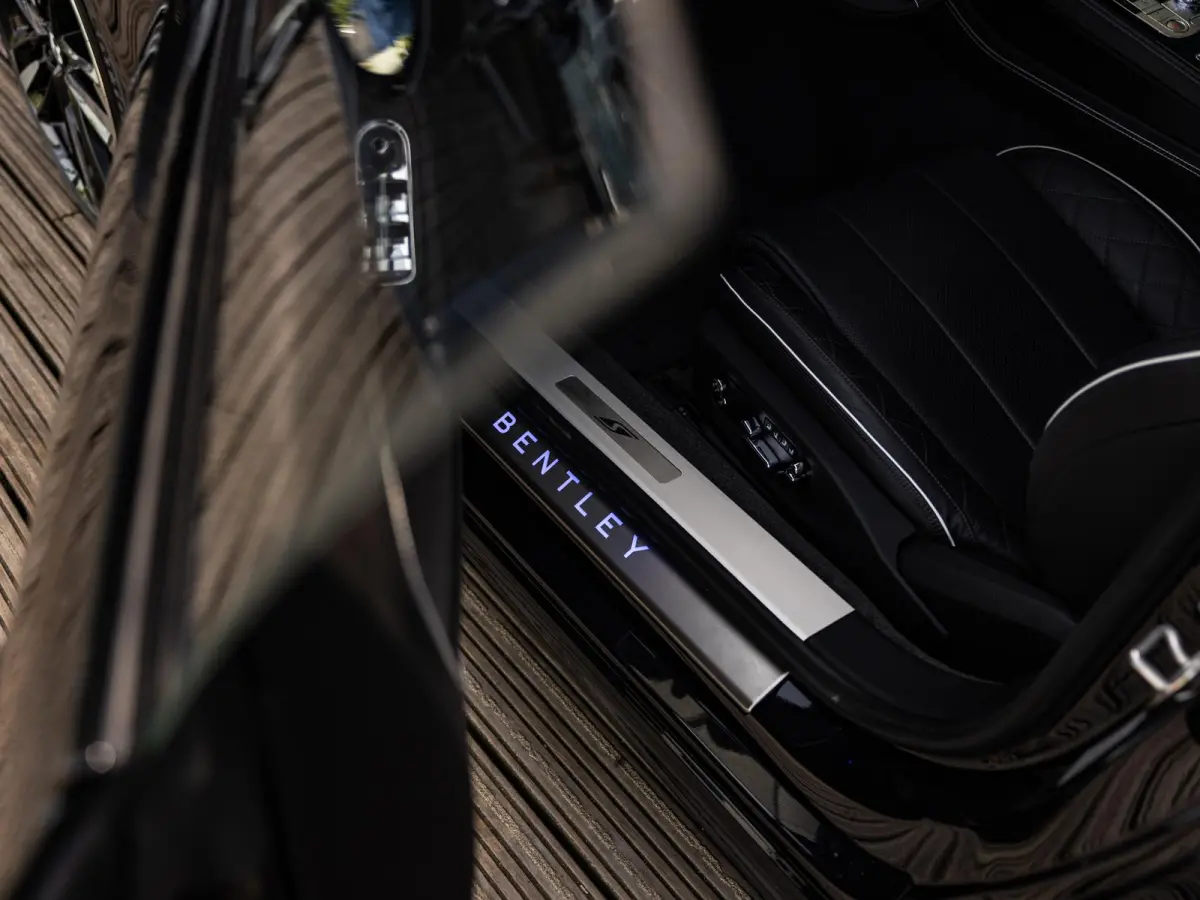 4.0 V8 S | ROTATING DISPLAY | NAIM SOUND | PANORAMADAK | TOURING PAKKET | HEAD-UP | ADAPTIEVE CRUISE CONTROL | CARBON INTERIEURLIJSTEN | SOFTCLOSE | STOELMASSAGE | STOELVENTILATIE | BTW AUTO