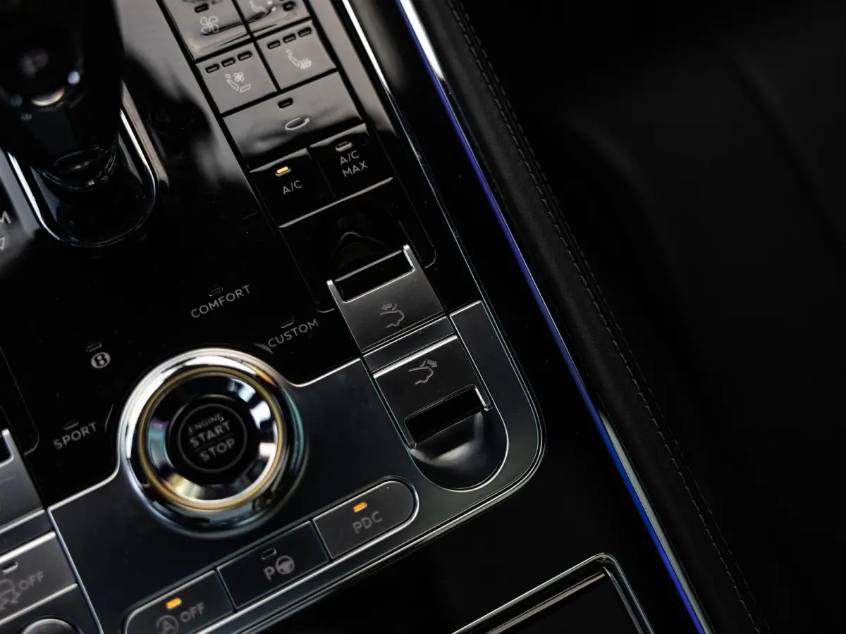4.0 V8 S | ROTATING DISPLAY | NAIM SOUND | PANORAMADAK | TOURING PAKKET | HEAD-UP | ADAPTIEVE CRUISE CONTROL | CARBON INTERIEURLIJSTEN | SOFTCLOSE | STOELMASSAGE | STOELVENTILATIE | BTW AUTO