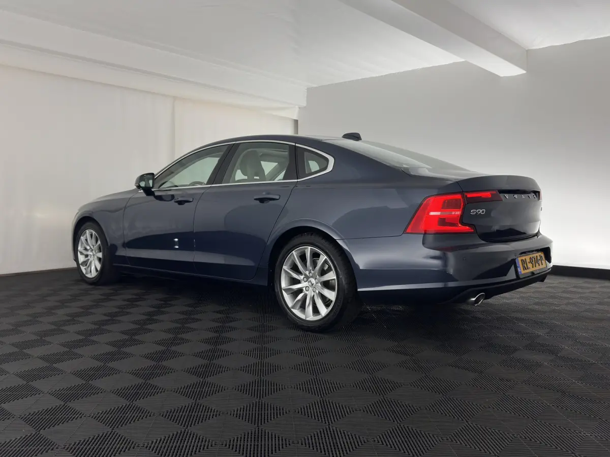 2.0 D4 Momentum Aut. *PANO | LEATHER | FULL-LED | TOPVIEW | BLINDSPOT | HEATED-SPORTSEATS | DIGI-COCKPIT | NAVI-FULLMAP | ECC | HEAD-UP | ADAPTIVE-CRUISE | PDC | APP.CONNECT | 18''ALU*