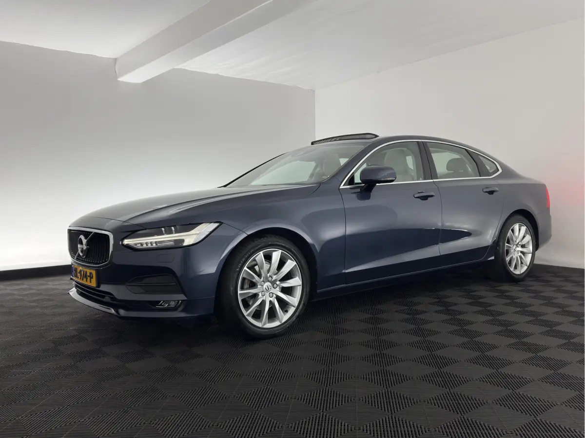 2.0 D4 Momentum Aut. *PANO | LEATHER | FULL-LED | TOPVIEW | BLINDSPOT | HEATED-SPORTSEATS | DIGI-COCKPIT | NAVI-FULLMAP | ECC | HEAD-UP | ADAPTIVE-CRUISE | PDC | APP.CONNECT | 18''ALU*